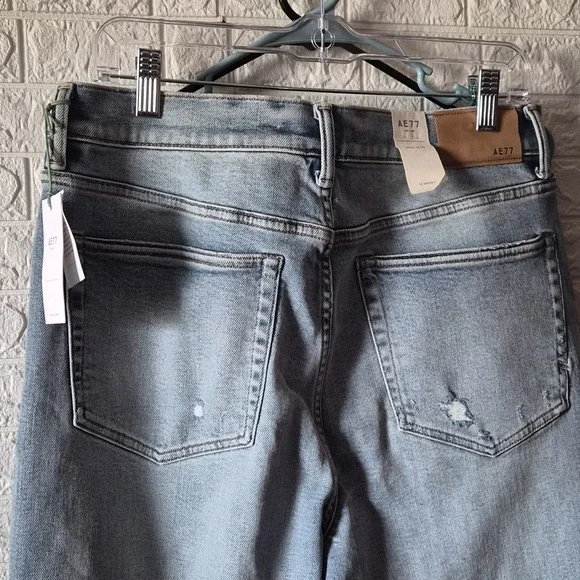 Stylish Light Blue Distressed Women mom Jeans - Picture 5 of 10